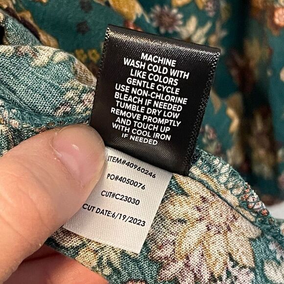 Torrid Peplum Crinkle Gauze Smocked Floral Blouse Size 3 - Picture 5 of 8